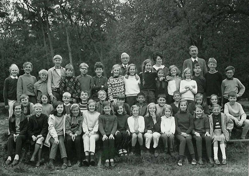 Schoolfoto Onze Lieve Vrouwe Sterre der Zee  klas 5 1968 - 1.jpg